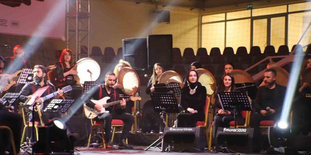 Hakkari’de depremzedeler için dayanışma konseri düzenlendi