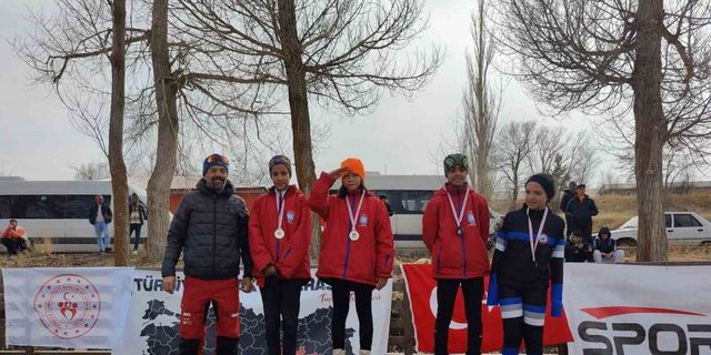 Hakkarili kayakçılar Erzurum’da 26 madalya ile döndü