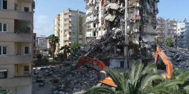 Osmaniye’de acil yıkımı kararlaştırılan 469 binadan 206’sı yıkıldı