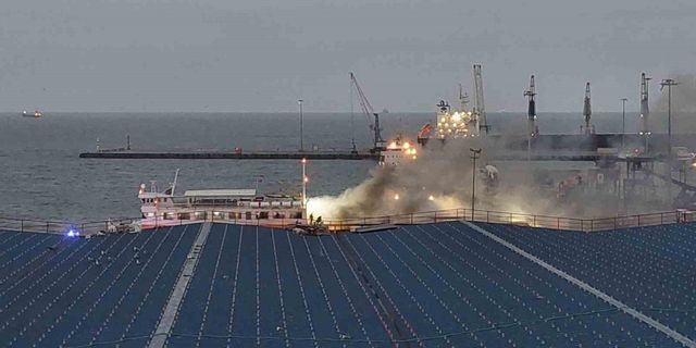 Tekirdağ’da denizdeki feribot yangınında 30 kişi dumandan etkilendi