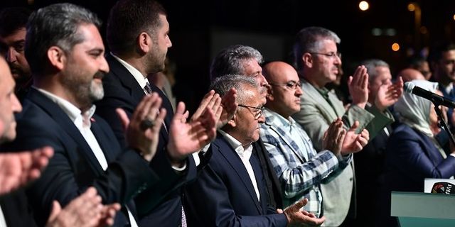AK Parti Kayseri zaferi coşkuyla kutladı