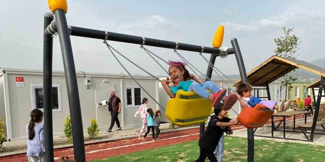 Osmaniye’de çocuklar gülsün diye konteyner kente çocuk parkı