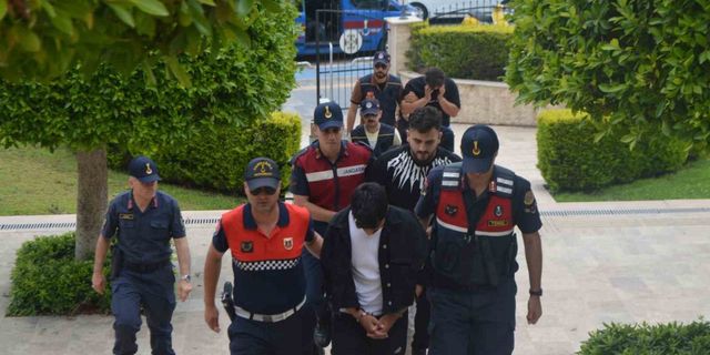Göçmen kaçakçılarına ağır darbe: 8 tutuklu