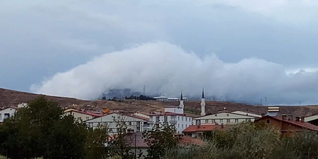 Tatvan’da yağmur bulutları görsel şölen oluşturdu