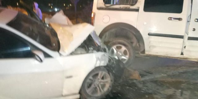 Hatay’da trafik kazasında 2 kişi yaralandı