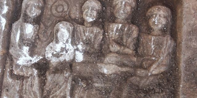 Yalova’da hafriyat çalışmasında bin 800 yıllık mezar steli çıktı