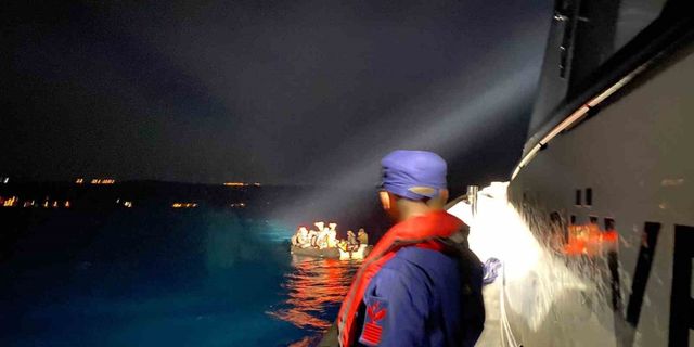 Ayvacık açıklarında Yunan unsurlarınca ölüme terk edilen 49 kaçak göçmen kurtarıldı