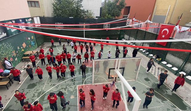 Erzincan Açı Ortaokulu, güne sporla başlıyor