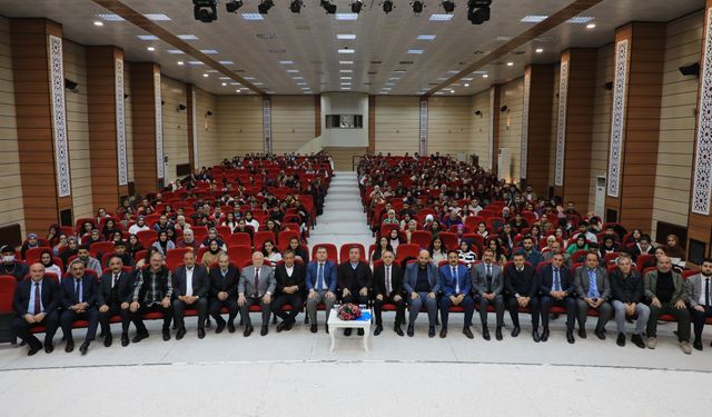 Erzincan'da Üniversite Öğrencilerine Burs Desteği