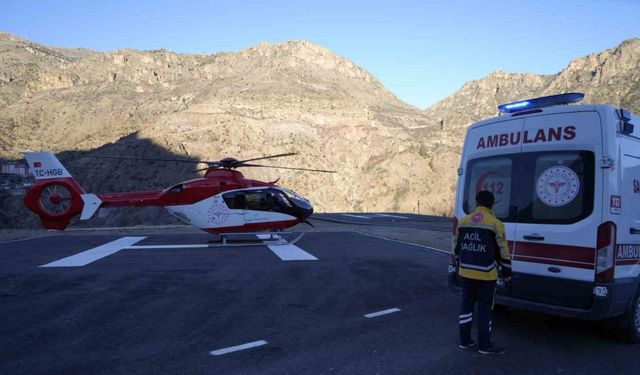 Ambulans helikopter minik Erva Asel için havalandı