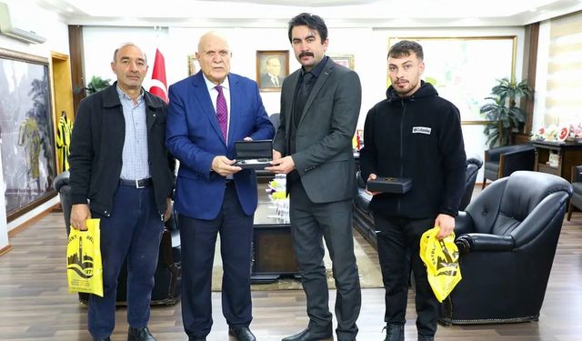 Başkan Pekmezci Cirit Milli Takımına seçilen sporcuyu makamında ağırladı