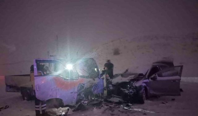 Bingöl’de kamyonet ile otomobil çarpıştı: 1 ölü, 6 yaralı