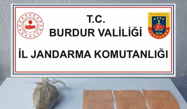 Burdur’da jandarma ekiplerinin kaçakçılık ve uyuşturucu operasyonlarında yakalanan 3 şahıs tutuklandı