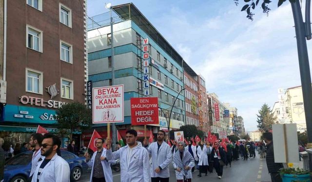 Isparta’da sağlık çalışanlarından Filistin için sessiz yürüyüş