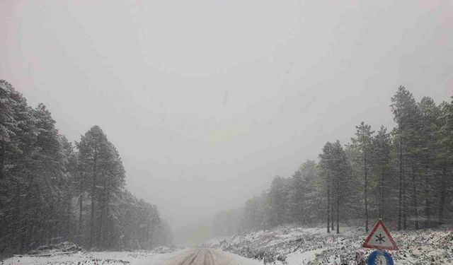Kar yağışı Kalkım - Edremit Karayolunda ulaşımı güçleştiriyor