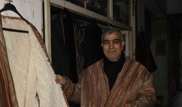 Mardin’de kürk ve deri kıyafetlere gençler de ilgi gösteriyor