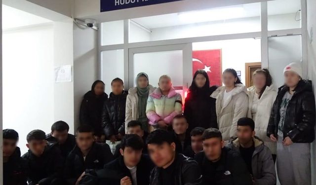 Özel belgede sahtecilik yapan 50 yabancı uyruklu şahıs sınır dışı edildi