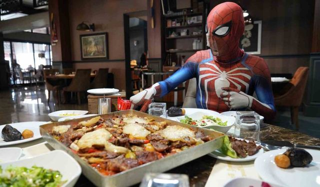 Şehir şehir gezen "örümcek adam" Kırıkkale’de: Yüzlerce yıllık efsane lezzete hayran kaldı