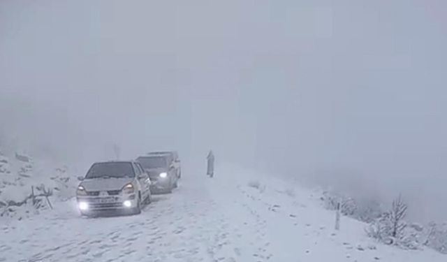 Siverek Çermik karayolu yoğun kar nedeniyle ulaşıma kapandı