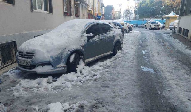 Tekirdağ’da sokaklar buz pistine dönüştü