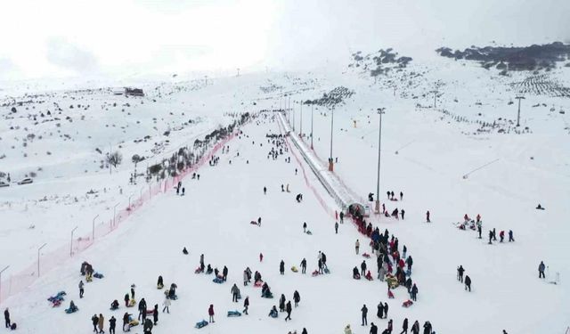 Türkiye’nin en ekonomik kayak merkezi, vatandaşların akınına uğradı