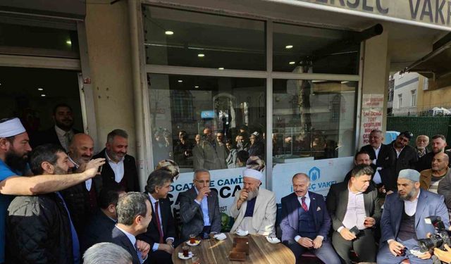 Ulaştırma ve Altyapı Bakanı Uraloğlu, Bayrampaşa’da vatandaşlarla bir araya geldi