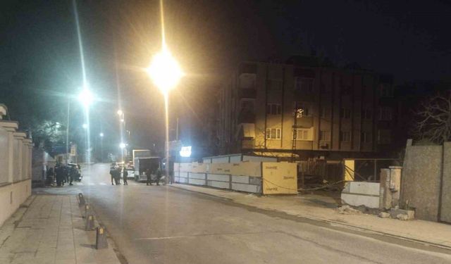 Üsküdar’da istinat duvarının çökmesi sonucu 1 bina boşaltıldı