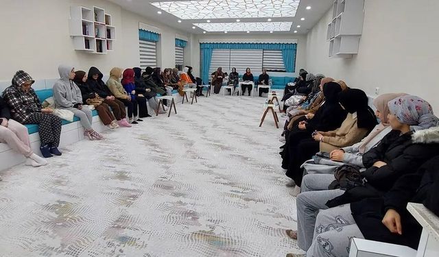 Yurtlarda kalan üniversite öğrencilerine ’İslam’da Şehitlik ve Gazilik’ konulu konferans verildi