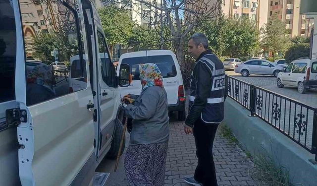 Adana’da camilerde dilenen kadınlar gözaltına alındı