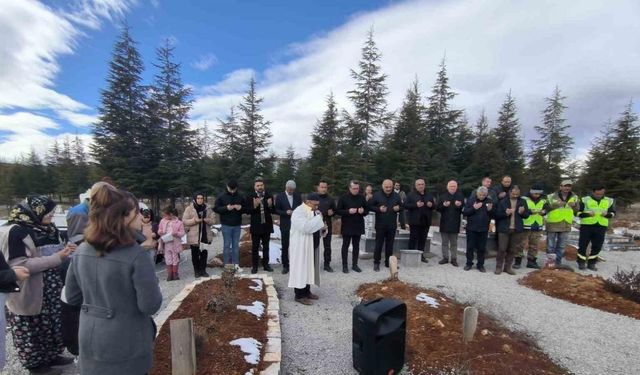 Başkan Zelyurt, Doğanşehir’de depremde hayatını kaybedenlerin mezarlarını ziyaret etti
