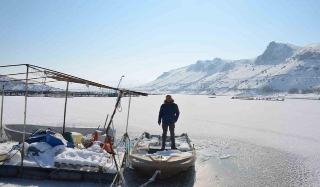 Erzincan’da soğuk havanın etkisiyle barajlar dondu