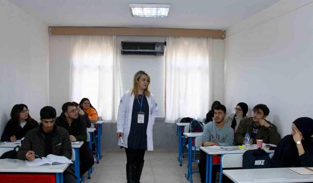 Mersin’de kurs öğrencilerinin YKS ücreti Büyükşehir Belediyesinden karşılanıyor