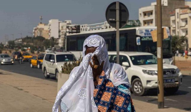 Senegal’de cumhurbaşkanlığı seçimlerinin ertelenmesi nedeniyle sokaklar karıştı