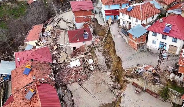 Tokat’ta heyelan felaketinin vurduğu Günebakan köyü dronla havadan görüntülendi