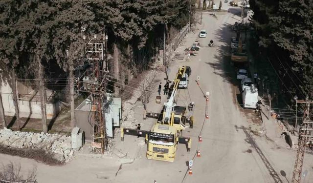 Toroslar EDAŞ deprem bölgesindeki elektrik dağıtım çalışmalarını sürdürüyor