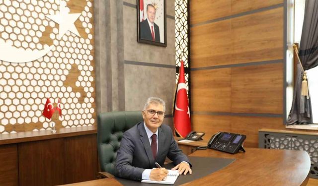 Vali Çelik: "Tek Millet, Tek Bayrak, Tek Vatan, Tek Devlet ilkeleri ve Türkiye Yüzyılı hedefleri doğrultusunda ilelebet yaşatmanın azim ve kararlığındayız"