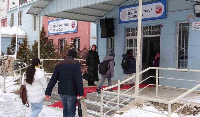 Van’ın ilçeleri Özalp ve Saray’da okullar bir gün tatil edildi