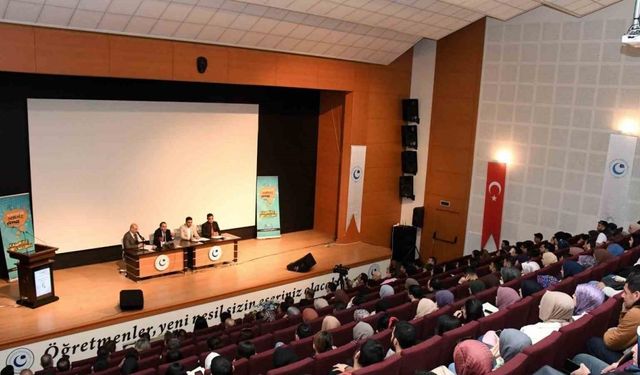 “12 Mart İstiklal Marşı’nın Kabulü ve Mehmet Akif Ersoy’u Anma Günü” konulu panel düzenlendi