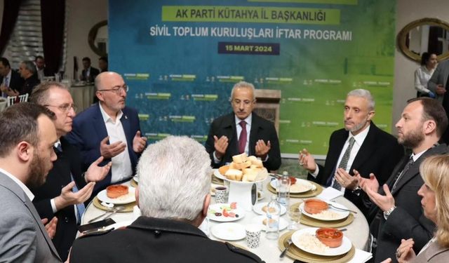Bakan Uraloğlu, AK Parti Kütahya İl Başkanlığını tarafından düzenlenen iftar programına katıldı