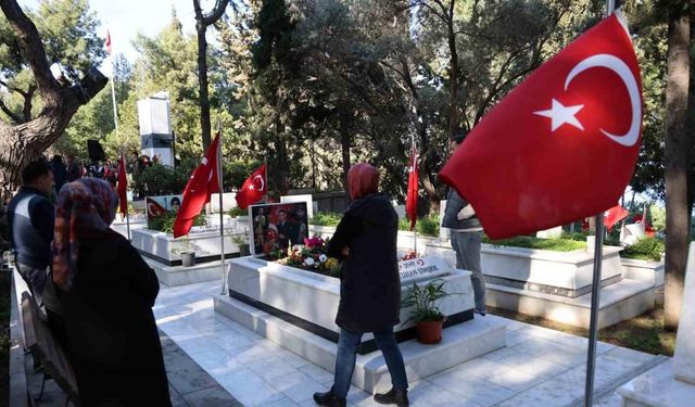 Çanakkale şehitleri İzmir’de törenle anıldı