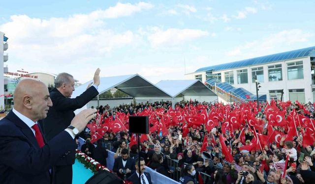 Cumhurbaşkanı Erdoğan: "Ben Ankaralıyım, havalimanından şehir merkezine kadar ne yapıyorsak biz yapıyoruz, metro filan bir şey yok, derdi de yok”