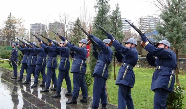 Diyarbakır’da 18 Mart kahramanları tüfek atışıyla anıldı
