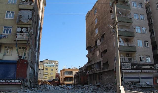 Diyarbakır’da Dündar Apartmanı’nın 2 müteahhidi ve arsa sahibine 22 yıl 6’şar aya kadar hapis talebi