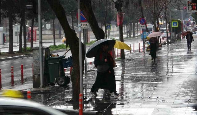 Diyarbakır’da sağanak yağış etkili oldu