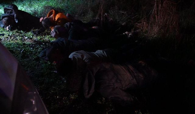 Edirne’de dur ihtarına uymayan hafif ticari araçta 6 kaçak göçmen yakalandı
