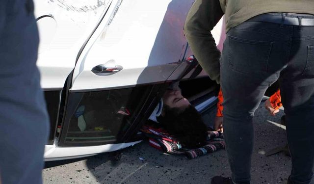 Edirne’de takla atan otomobil sürücüsü sıkıştığı yerden kurtarıldı