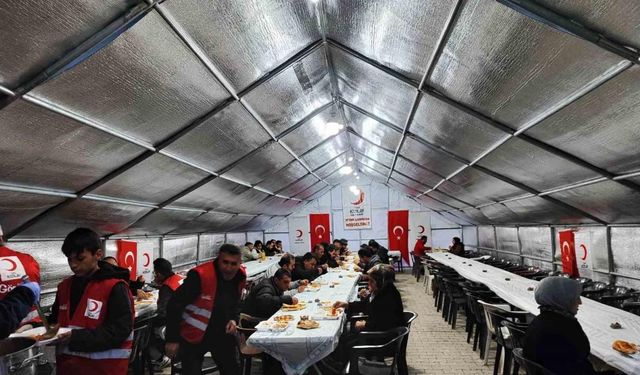 Hakkari’de iftar çadırı kuruldu