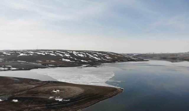 Kars Baraj Gölü’nün buzları çözüldü