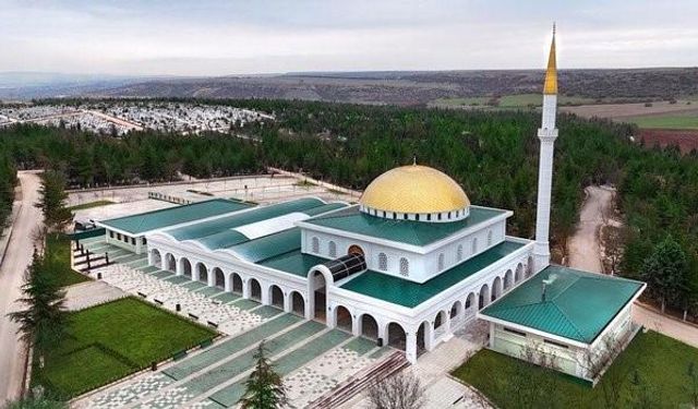 Nebi Hatipoğlu’dan 100. Yıl Camii hakkında paylaşım