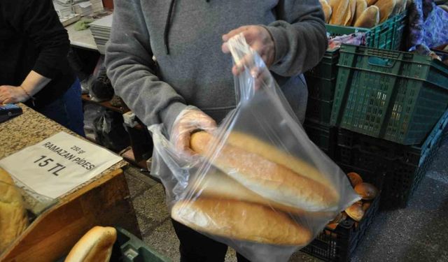 Poşetini getirene ekmeği ucuza satan fırıncı çevre kirliliğine engel oluyor